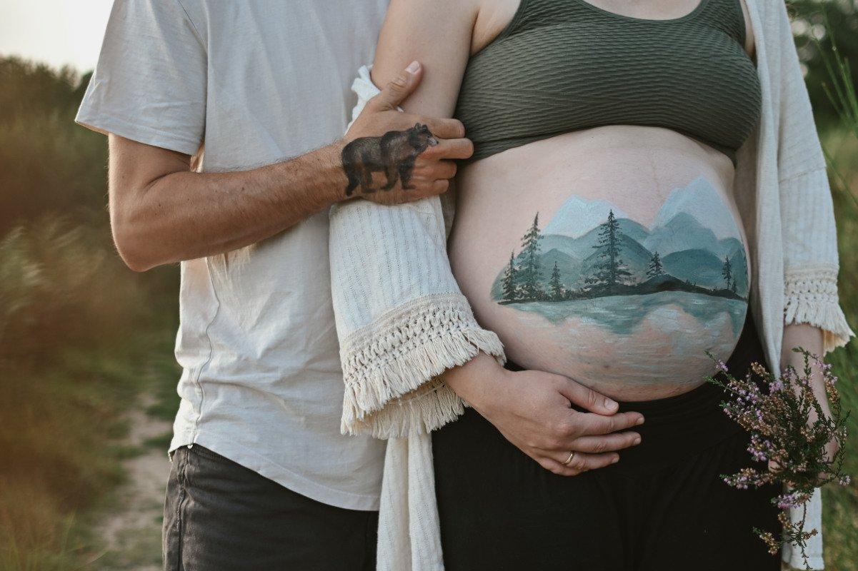 Bodypainting auf Babybauch — Hanna und Jona